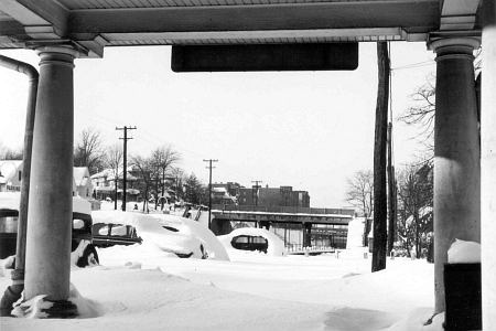 Looking toward the 82nd Avenue bridge from the Long Island Railroad Station.