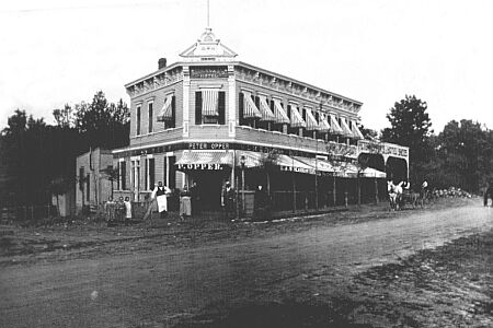 Opper's Boulevard Hotel