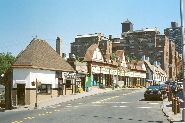 The 'Ponte Vecchio' (Old Bridge) on Lefferts Boulevard, Kew Gardens, NY.